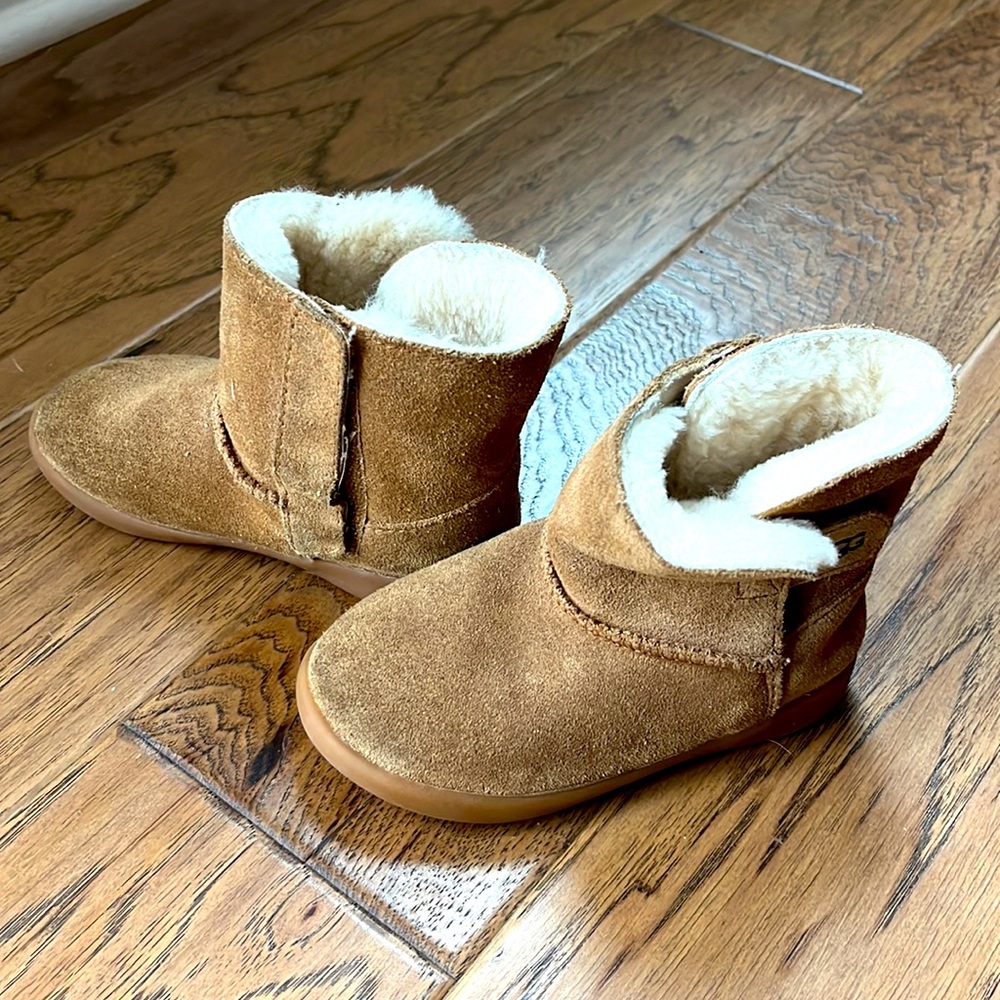 Toddler youth size 8 Ugg brown boots